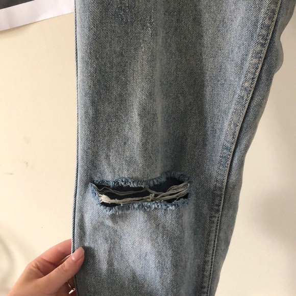 BOOHOO high waisted ripped jeans - Picture 3 of 6